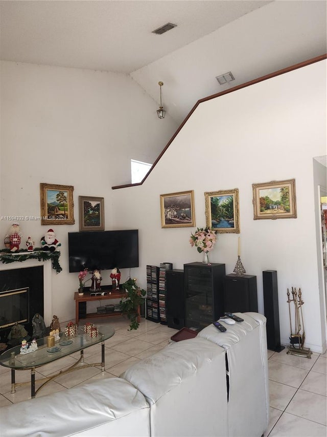 4 of 35 - 7309 Yardley Way, Other City - In The State Of Florida, FL