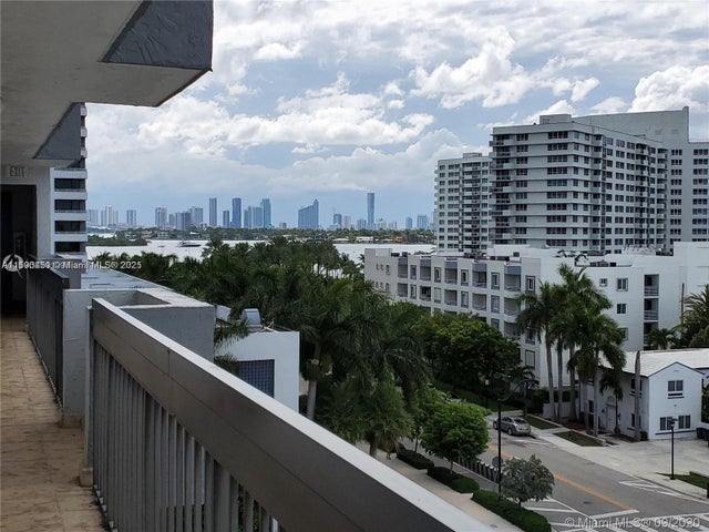 3 of 24 - 1345 West Ave 702, Miami Beach, FL