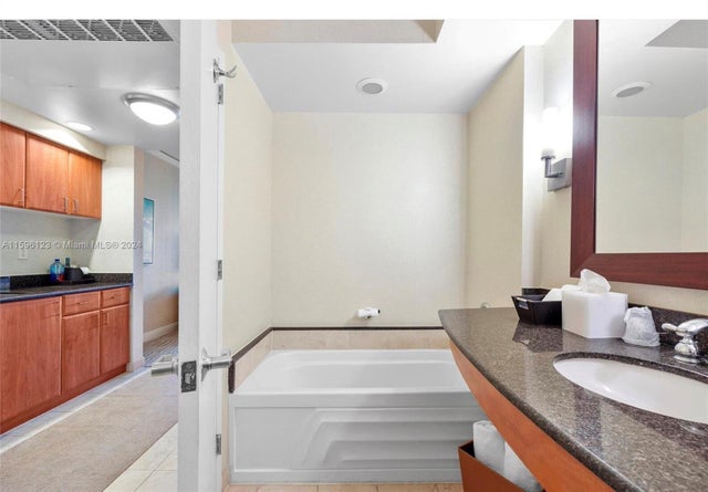 5 of 15 - 18001 Collins Ave 1710, Sunny Isles Beach, FL
