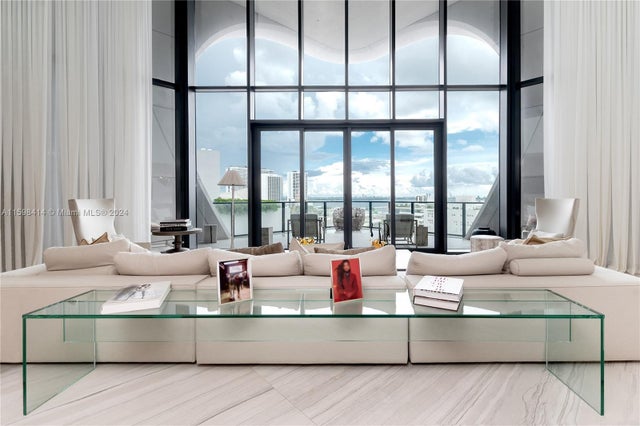 1 of 30 - 1000 Biscayne Blvd Th-1002, Miami, FL