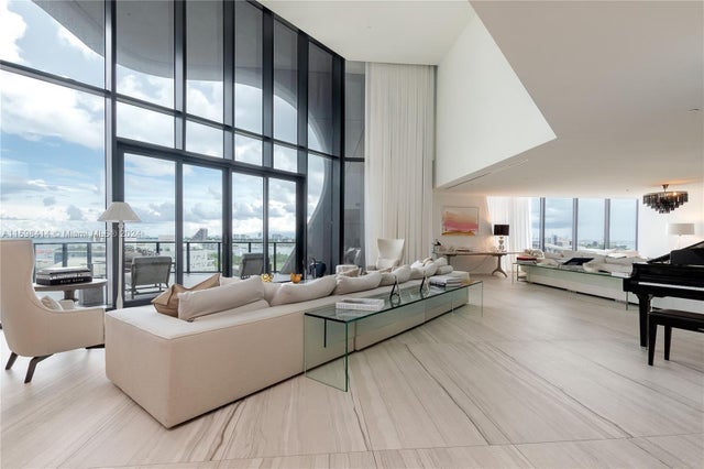 2 of 30 - 1000 Biscayne Blvd Th-1002, Miami, FL