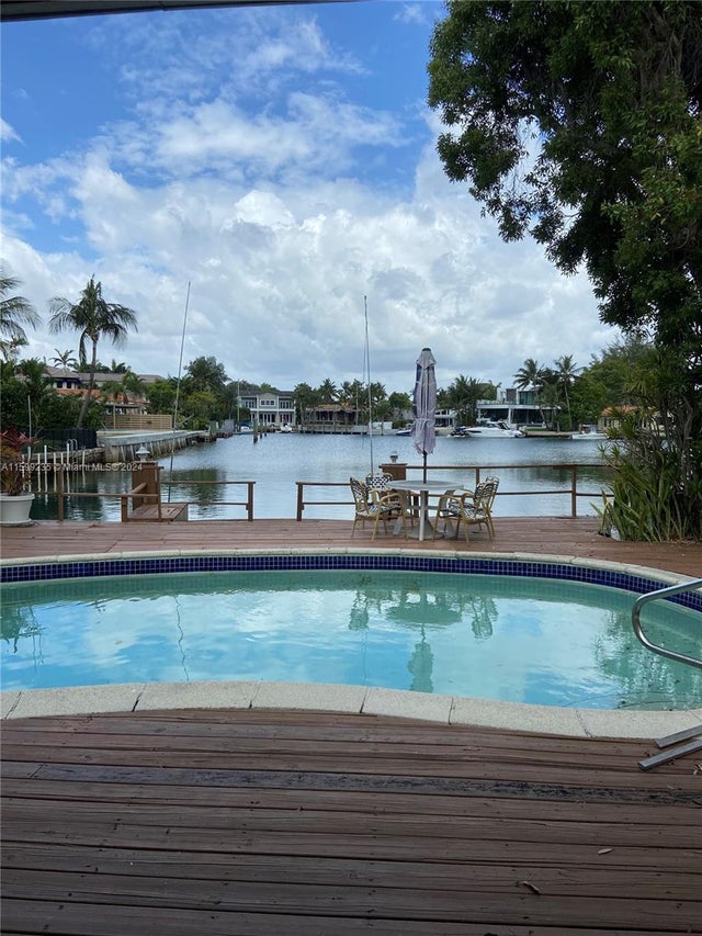3 of 9 - 8826 Hawthorne Ave, Surfside, FL
