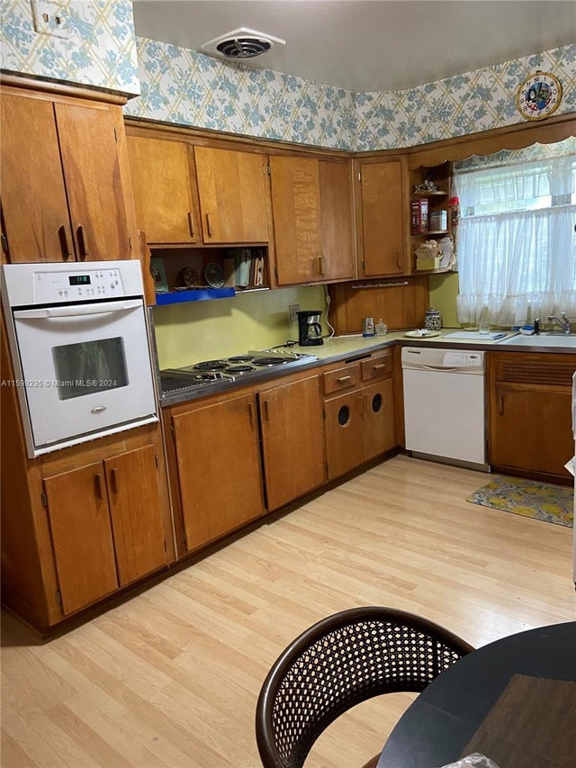 4 of 9 - 8826 Hawthorne Ave, Surfside, FL