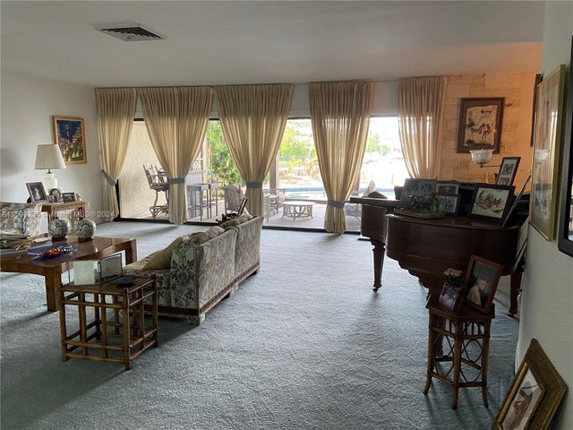 5 of 9 - 8826 Hawthorne Ave, Surfside, FL