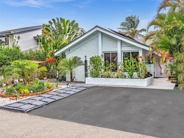 1 of 77 - 3960 Sw 84th Ter, Davie, FL