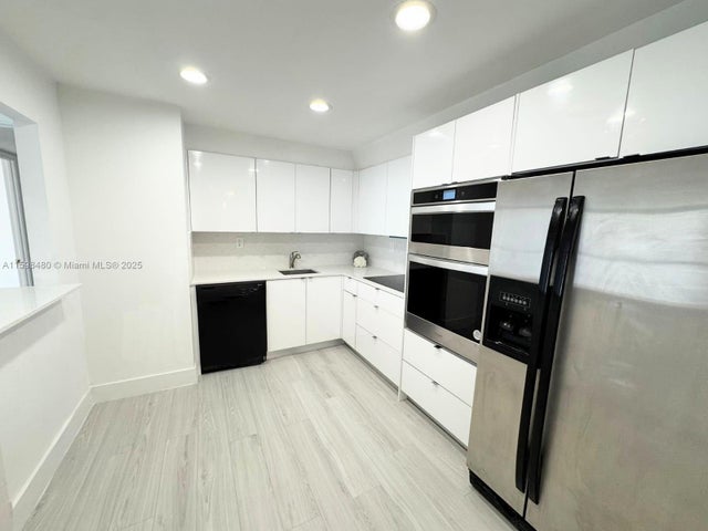 3 of 48 - 18151 Ne 31st Ct 1404, Aventura, FL