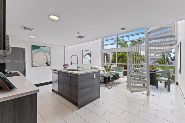 4 of 32 - 421 Meridian Ave 19, Miami Beach, FL