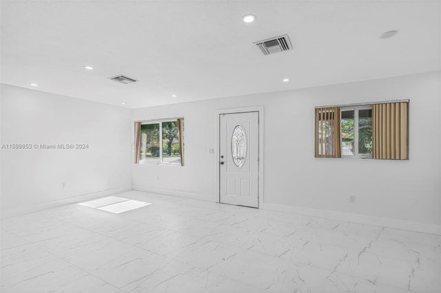 4 of 39 - 2901 Sw 92nd Ave, Miami, FL