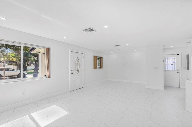 5 of 39 - 2901 Sw 92nd Ave, Miami, FL