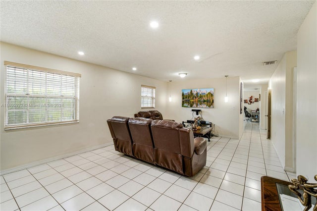 5 of 35 - 2245 Sw 62nd Ave, Miami, FL