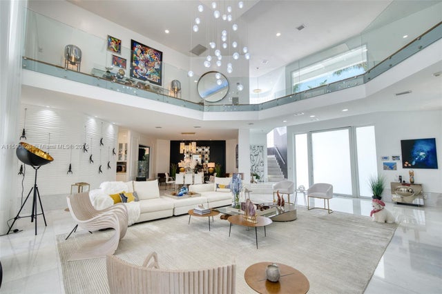 4 of 79 - 934 S Southlake Dr, Hollywood, FL