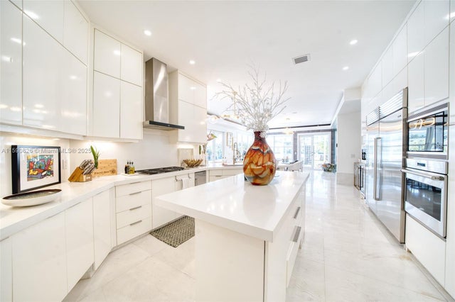 5 of 79 - 934 S Southlake Dr, Hollywood, FL