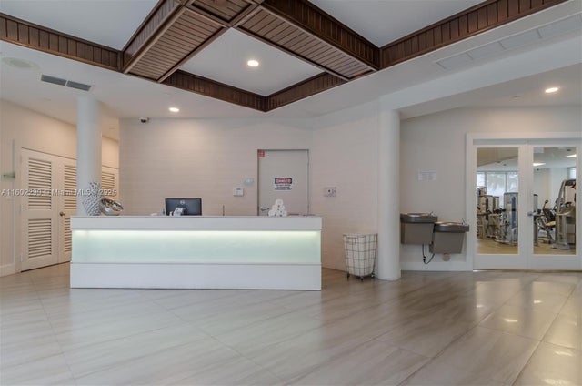 4 of 49 - 20281 E Country Club Dr 305, Aventura, FL