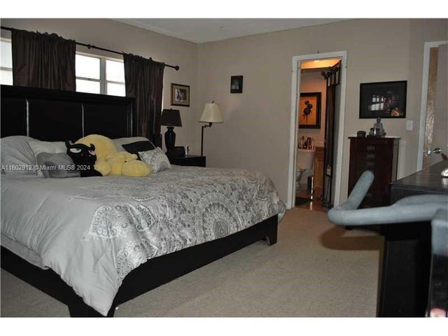 5 of 28 - 11855 Ne 19th Dr 1, North Miami, FL