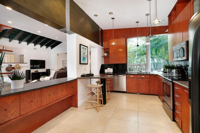 5 of 21 - 84 W Shore Dr, Coconut Grove, FL