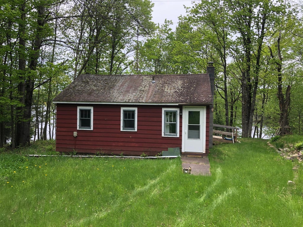 11541 Oxbow Rd, Presque Isle MLS 207220