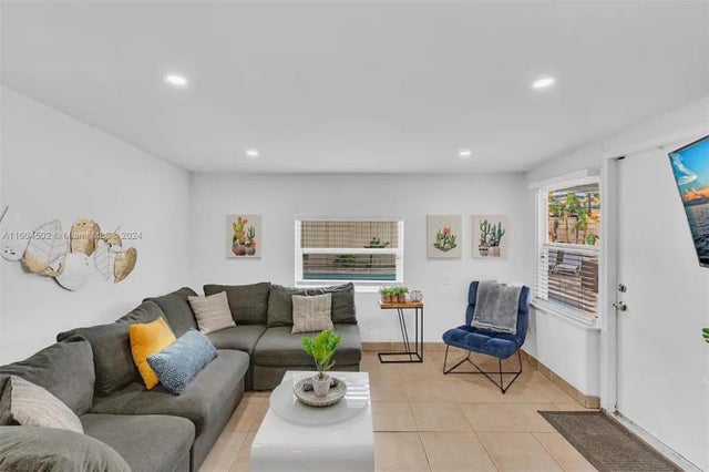 2 of 18 - 2340 N 66th Ter, Hollywood, FL