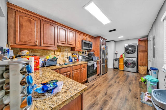 5 of 38 - 875 E 29th St, Hialeah, FL