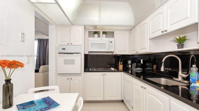 4 of 17 - 3901 S Ocean Dr 11s, Hollywood, FL