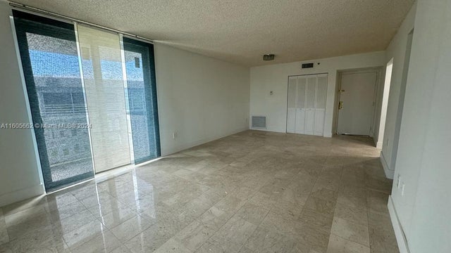 1 of 14 - 919 Hillcrest Dr 201, Hollywood, FL