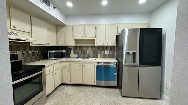 3 of 14 - 919 Hillcrest Dr 201, Hollywood, FL