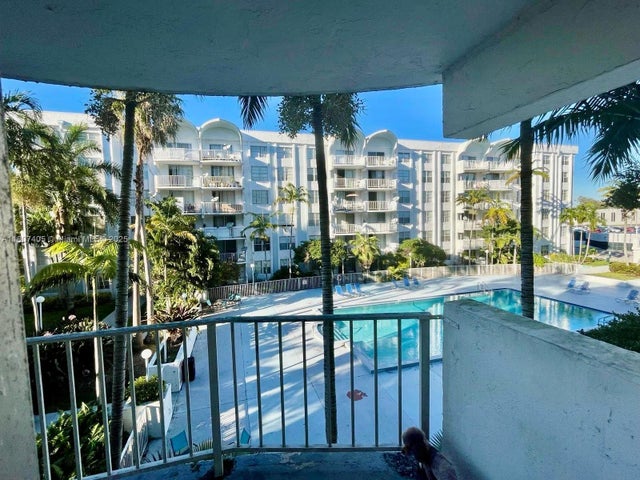 2 of 18 - 494 Nw 165th St Rd C306, Miami, FL