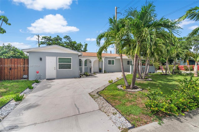 2 of 34 - 701 Nw 199th St, Miami Gardens, FL