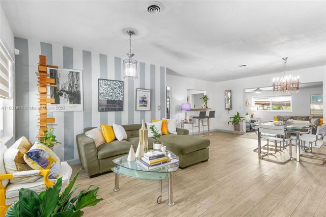 3 of 34 - 701 Nw 199th St, Miami Gardens, FL
