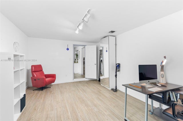 4 of 34 - 701 Nw 199th St, Miami Gardens, FL