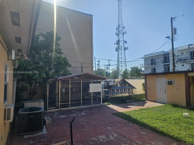 4 of 6 - 19 E 45th St, Hialeah, FL