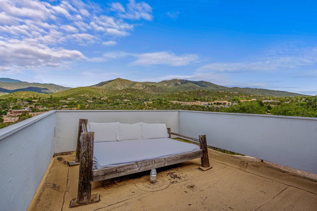 640 Camino De La Luz, Santa Fe Property Listing MLS® 202402512