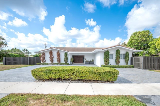 2 of 52 - 2120 Ne 204th St, Miami, FL