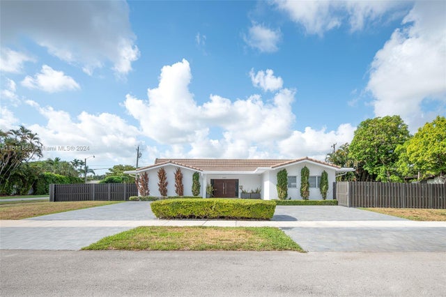 3 of 52 - 2120 Ne 204th St, Miami, FL