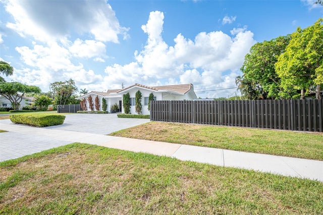 4 of 52 - 2120 Ne 204th St, Miami, FL