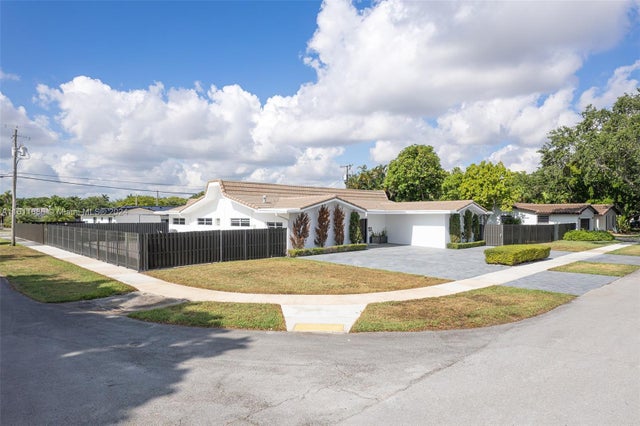5 of 52 - 2120 Ne 204th St, Miami, FL