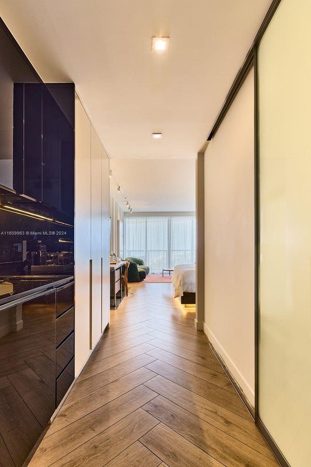 3 of 11 - 2201 Collins Ave 1718, Miami Beach, FL