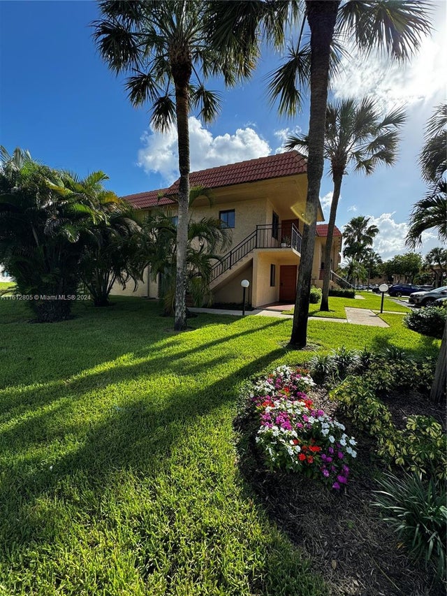 1 of 25 - 150 Lakeview Dr 201, Weston, FL