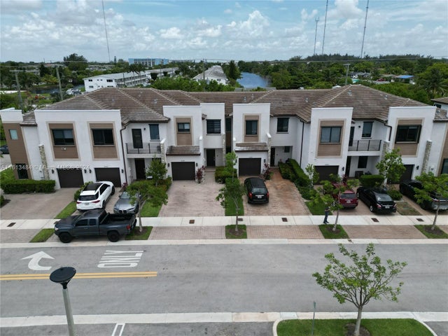 3 of 44 - 20428 Ne 2nd Ct, Miami, FL