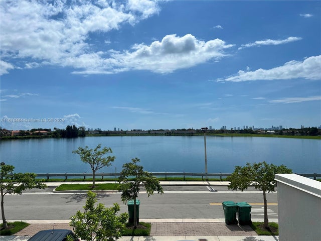 5 of 44 - 20428 Ne 2nd Ct, Miami, FL