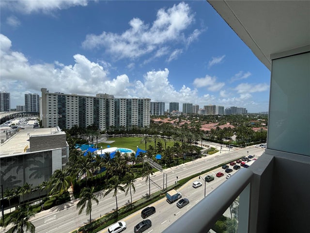 4 of 35 - 19201 Collins Ave 934, Sunny Isles Beach, FL