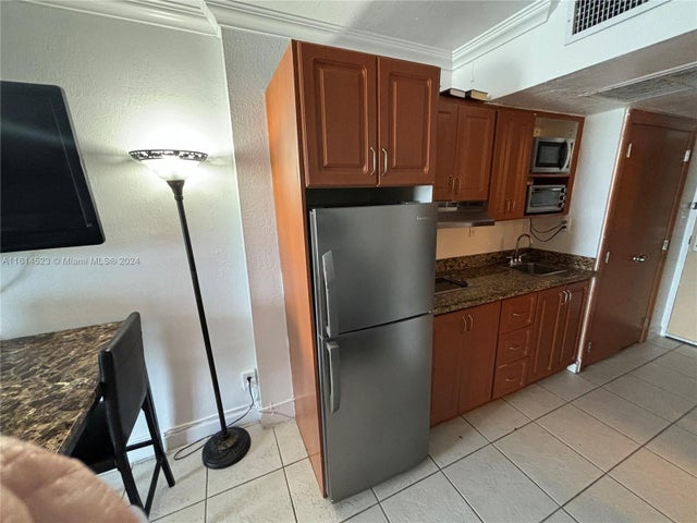 5 of 35 - 19201 Collins Ave 934, Sunny Isles Beach, FL