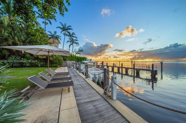 3 of 8 - 3585 Anchorage Way, Miami, FL