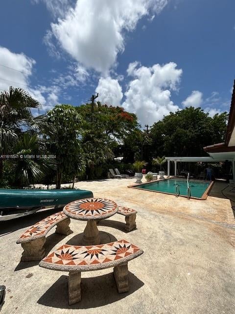 3 of 7 - 6440 Miller Dr, South Miami, FL