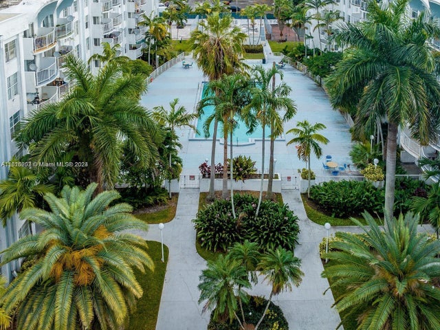 1 of 17 - 496 Nw 165th St Rd D-412, Miami, FL