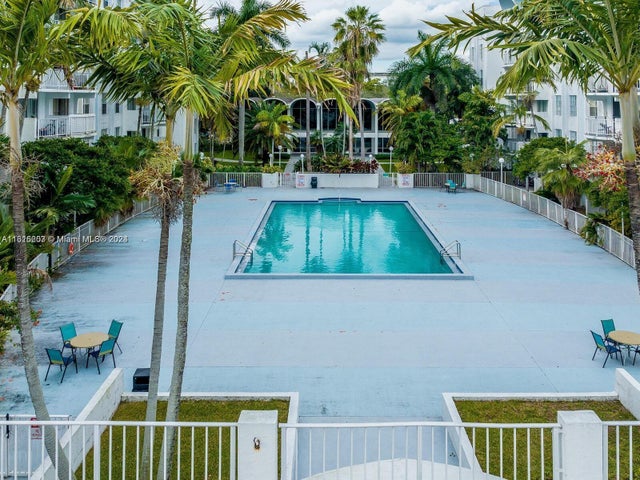 2 of 17 - 496 Nw 165th St Rd D-412, Miami, FL