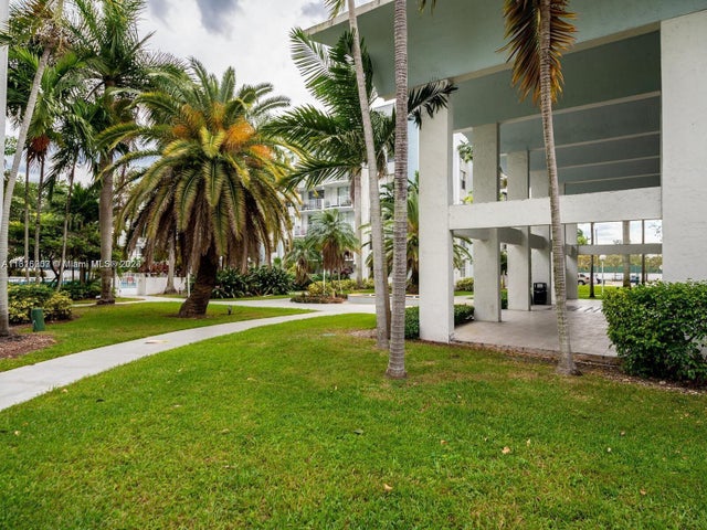 3 of 17 - 496 Nw 165th St Rd D-412, Miami, FL