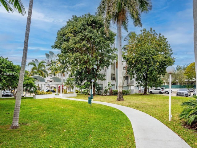 4 of 17 - 496 Nw 165th St Rd D-412, Miami, FL