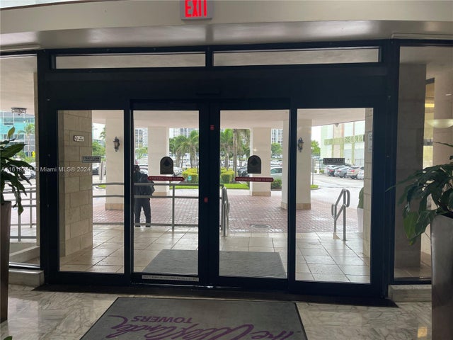 4 of 21 - 3505 S Ocean Dr 310, Hollywood, FL