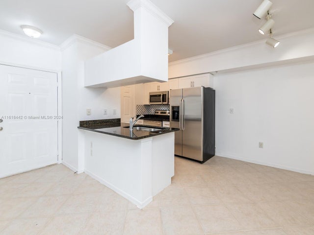 3 of 25 - 6492 Emerald Dunes Dr 206, West Palm Beach, FL