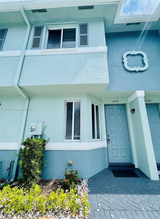 2 of 24 - 1904 Alamanda Way 1904, Riviera Beach, FL